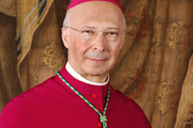 Ante crisis de valores, rezar para llegar a la verdad de Dios y del hombre, pide Cardenal Bagnasco