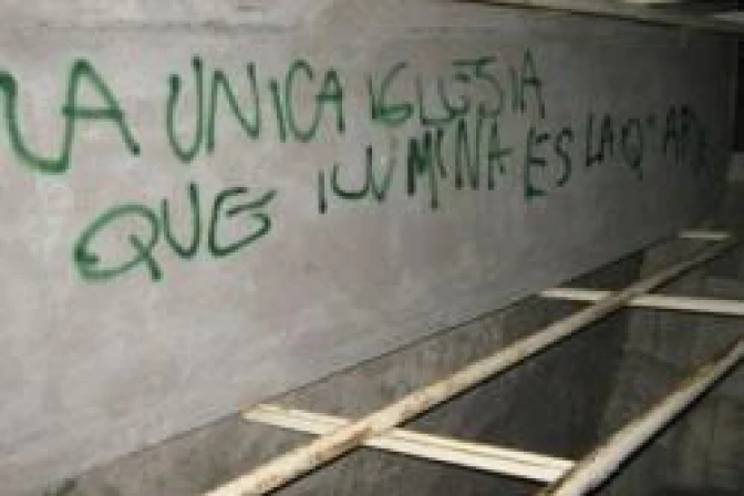 Promotoras del aborto en Argentina agreden a pro-vidas en marcha