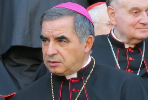 Mons. Angelo Becciu (foto ACI Prensa)