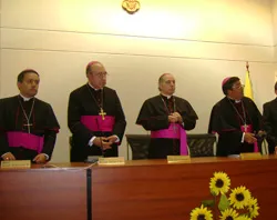 El Nuncio y diversos obispos ecuatorianos en la bendición del auditorio Benedicto XVI?w=200&h=150