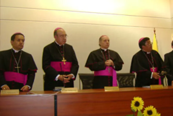 Nuncio en Ecuador bendice auditorio Benedicto XVI