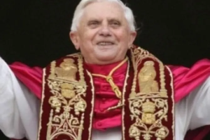 Benedicto XVI pide oraciones para perseverar en servicio a Cristo y la Iglesia