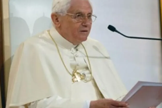 El Papa pide a obispos evangelizar con testimonio de vida y verdad cristiana