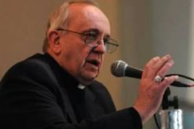 Cardenal Bergoglio llama a seguir rezando por paz en Medio Oriente