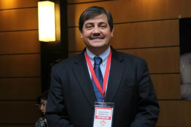 VIDEO: La ponencia de Alejandro Bermúdez en el Congreso Provida Ecuador 2013