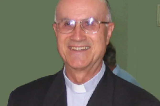 Misión del sacerdote es hacer descender el Cielo a la tierra, dice Cardenal Bertone