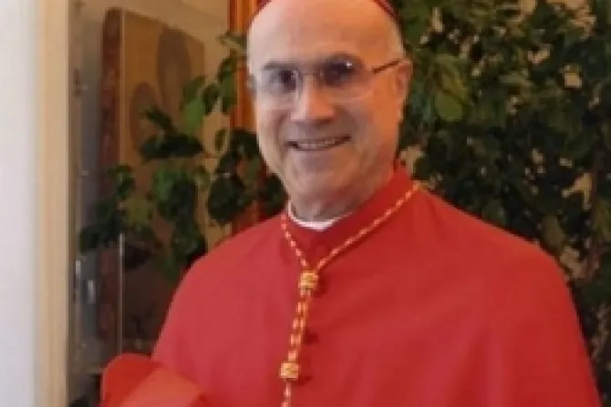 Cardenal Bertone: Universidades Católicas deben anunciar a Cristo y ser fieles a la Iglesia