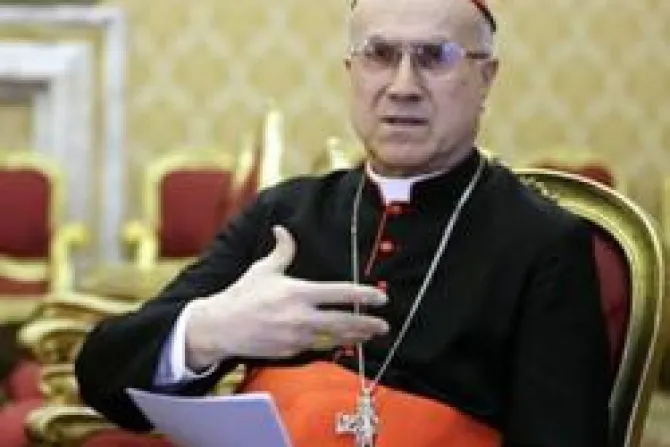 Cardenal Bertone: Ante laicismo intolerante urge evangelización
