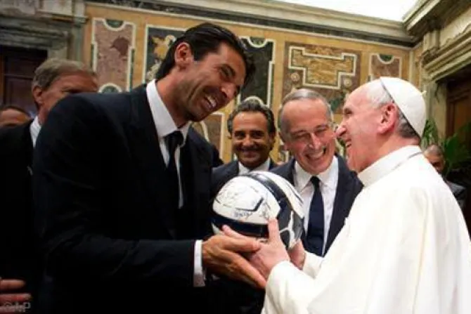 Buffon, ex mejor portero del mundo, se maravilla ante la humanidad del Papa Francisco