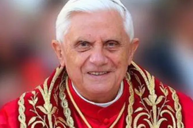 El Papa Benedicto XVI reza por católicos de China