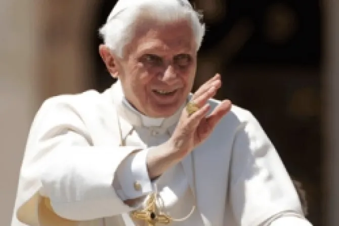 Benedicto XVI: En la Eucaristía nace capacidad de compartir la vida y los bienes
