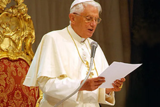 Iglesia Católica no trabaja para sí e invita a todos a vivir en Cristo, explica el Papa Benedicto XVI