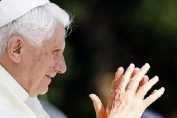 Iglesia Católica defiende vida y familia por el bien de toda la sociedad, resalta Benedicto XVI