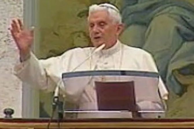 Ser santos para comunicar el Evangelio con la propia vida, exhorta el Papa Benedicto XVI