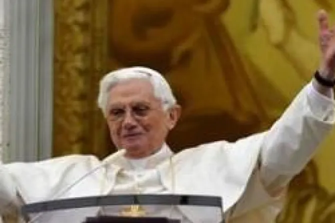 Instaurar todo en Cristo amando profundamente a Dios, exhorta el Papa Benedicto XVI