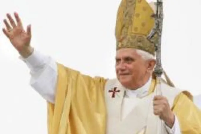 Misión de la Iglesia es hablar al mundo de Dios, recuerda el Papa