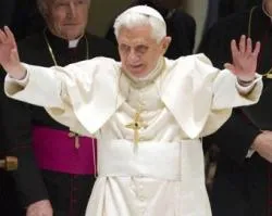 Benedicto XVI: Hablan mal del Papa y sin embargo seguimos adelante