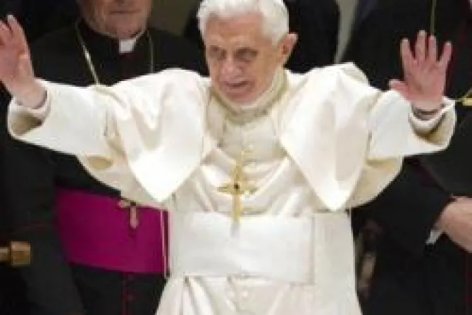 Benedicto XVI: Hablan mal del Papa y sin embargo seguimos adelante