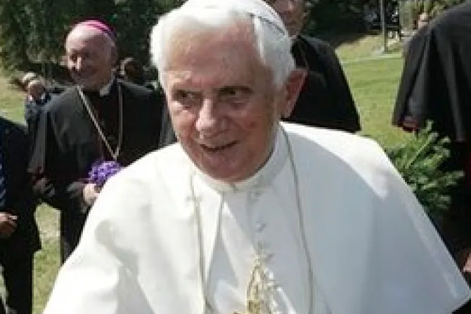 Sólo caridad que expresa amor de Dios salvará al mundo, recuerda el Papa Benedicto XVI