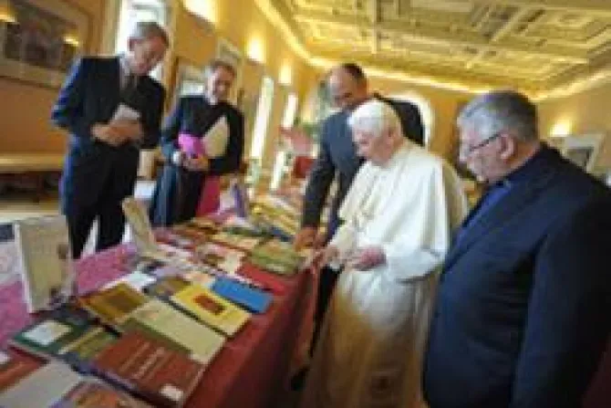 El Papa espera que sus libros ayuden a los hombres a "encontrar el camino"