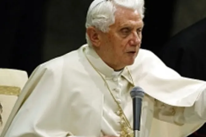 Dar la vida entera en respuesta al amor de Cristo crucificado, exhorta Benedicto XVI