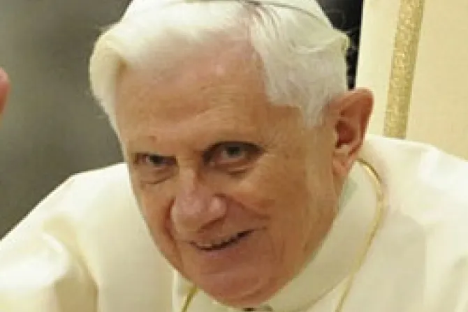 Encuentro con Jesús Eucaristía en Misa dominical es pilar de vida de fe, dice Benedicto XVI