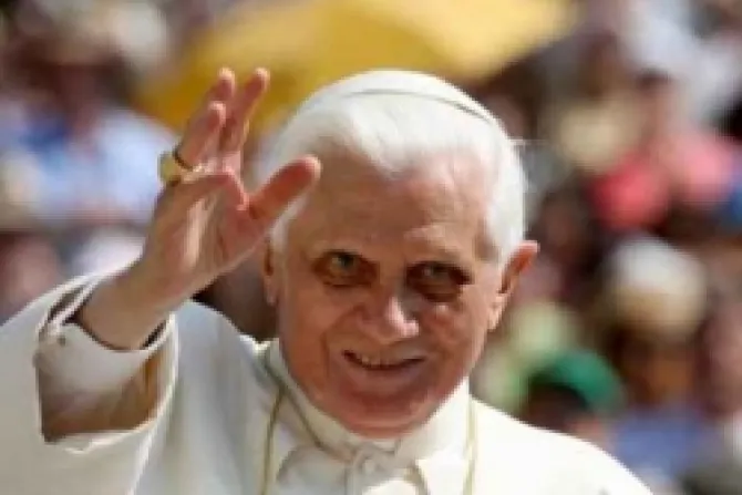 Benedicto XVI: Iglesia no debe temer a persecuciones si confía en Dios y se une en oración