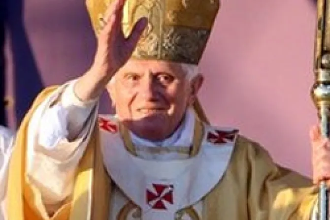 La Iglesia debe mostrar al mundo que Dios es amor, dice Benedicto XVI en dedicación de la Sagrada Familia