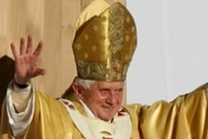 El matrimonio y la familia son esperanza de la humanidad, dice el Papa Benedicto XVI