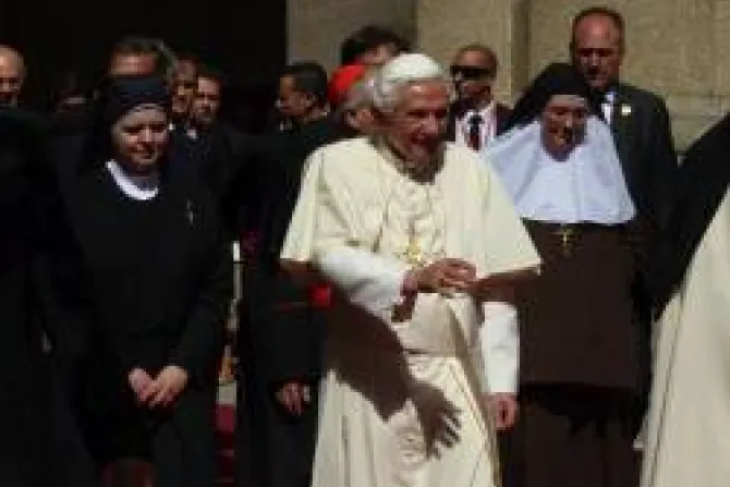 Benedicto XVI está sereno, durmió bien y celebró Misa, dice vocero del Vaticano