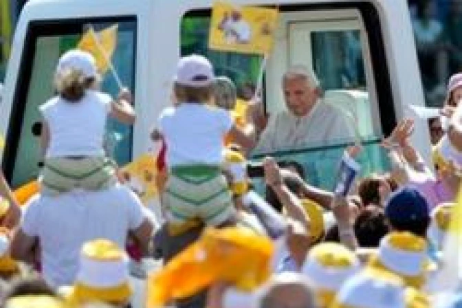 Solo en Cristo están las respuestas fundamentales de la vida, dice el Papa a jóvenes
