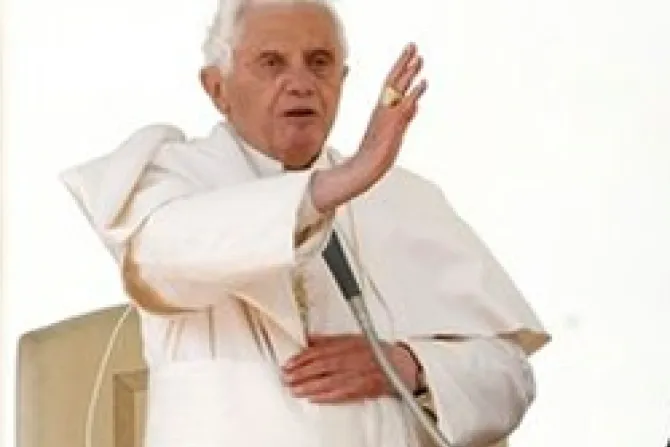 Amar a Dios para amar al prójimo y buscar el bien común, exhorta el Papa Benedicto XVI