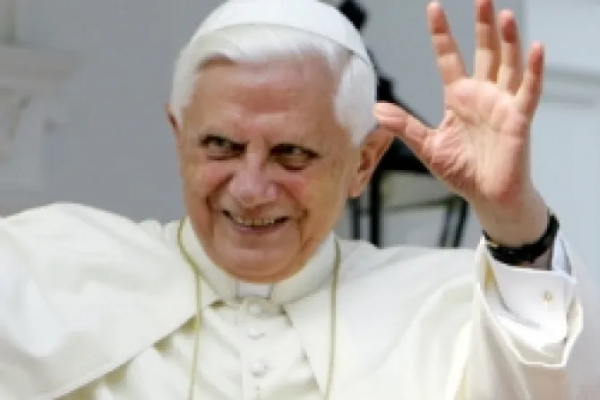 Benedicto XVI: Esposos son el mejor mensaje de amor alimentado en la fe