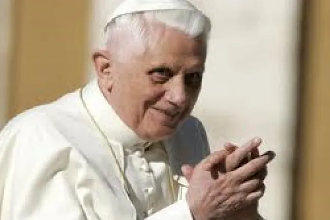 El Papa recuerda deber de asistir a sacerdotes