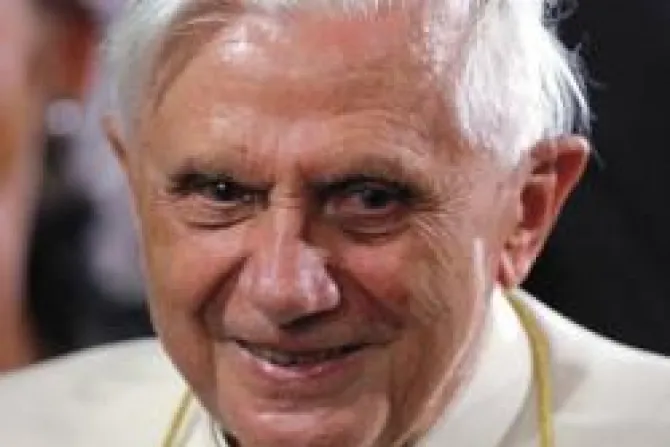 Jesús es lámpara que no se apaga nunca, dice Benedicto XVI