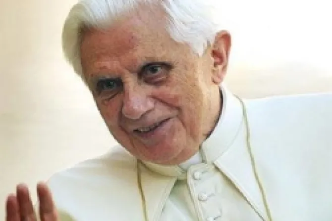 Crisis nace del rechazo a Dios que es garantía de felicidad, dice Benedicto XVI