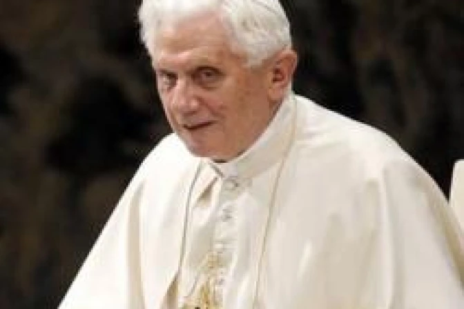 Soportar con paciencia precio de la fidelidad a Cristo, alienta el Papa