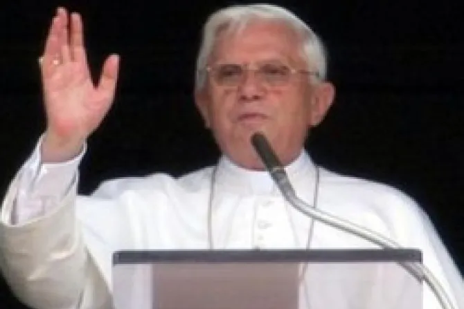 Servicio concreto a los demás es camino a la vida eterna, dice el Papa Benedicto XVI