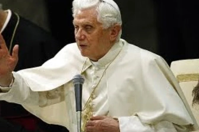 Juana de Arco es ejemplo de santidad para políticos católicos, dice el Papa