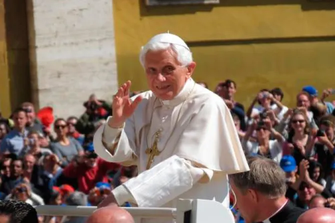 Benedicto XVI: Mi renuncia es válida y las especulaciones son absurdas
