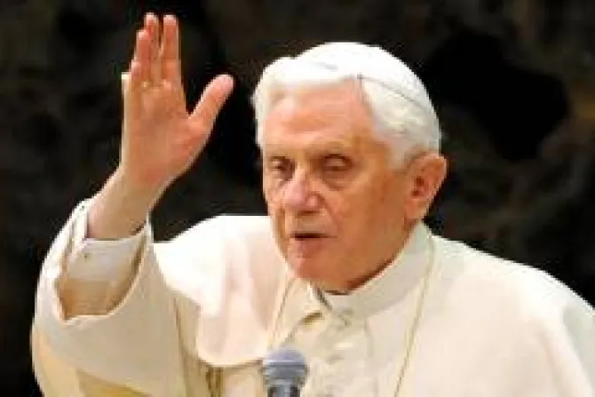 Papa Benedicto XVI subraya unidad inseparable entre fe y caridad