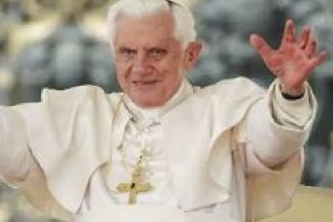Cristianos deben hacer resurgir esperanza, alegría y vida en el mundo, dice el Papa