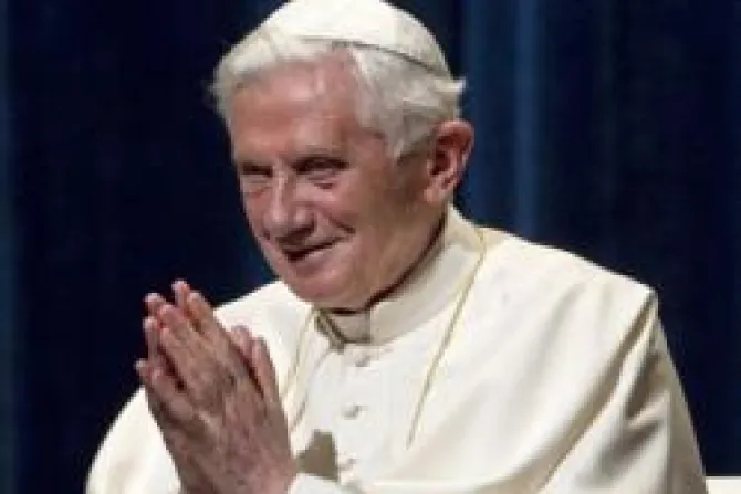 Benedicto XVI a seminaristas: Confíen y recen a Dios para ser fieles toda la vida