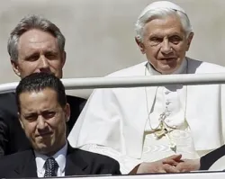 Paolo Gabriele, en la parte inferior de la foto (Reuters)