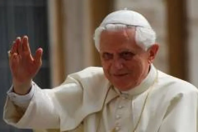 Benedicto XVI pide a jóvenes no tener miedo de seguir a Jesús en vocación sacerdotal