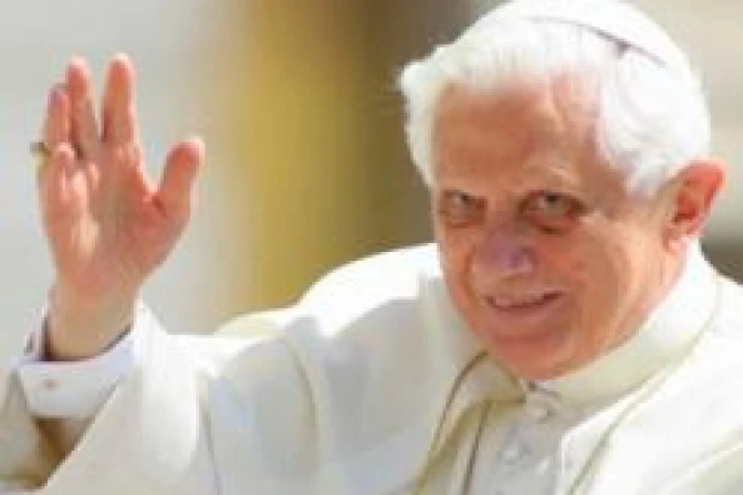 El Papa pide a medios información correcta y libre de ideologías