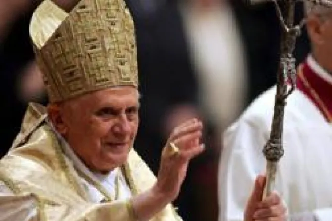 No ceder jamás a hedonismo o materialismo al anunciar con esperanza a Cristo, pide el Papa