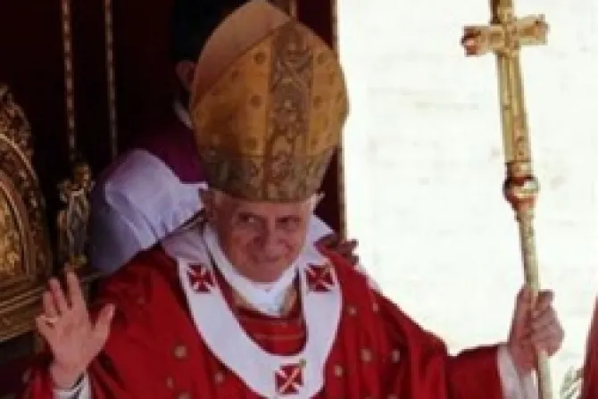 Benedicto XVI a jóvenes: Domingo de Ramos es día de acoger al Señor y seguirlo hasta el final