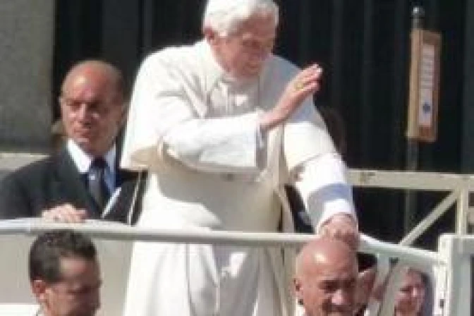 Fiesta de Todos los Santos alienta a católicos a ser santos como Dios, dice el Papa