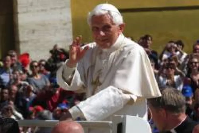 Vaticano emite sello por el fin del Pontificado de Benedicto XVI